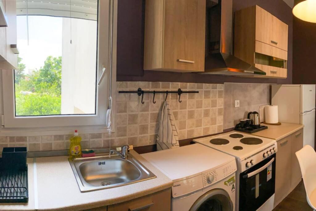 Green Apartment With View Komotini Bagian luar foto