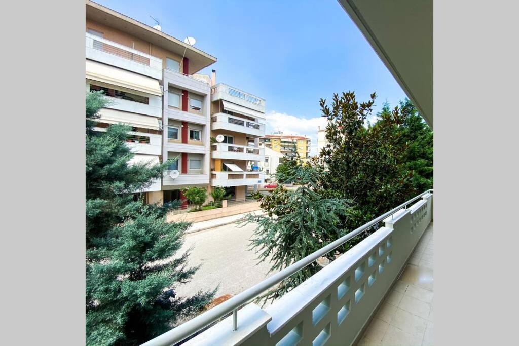 Green Apartment With View Komotini Bagian luar foto